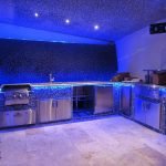 Кухня с синей подсветкой