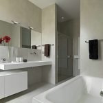 dizajn beloj vannoj komnaty 46 150x150 - Белая ванная комната: дизайн интерьера