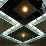 Черно-белый кассетный потолок с подсветкой