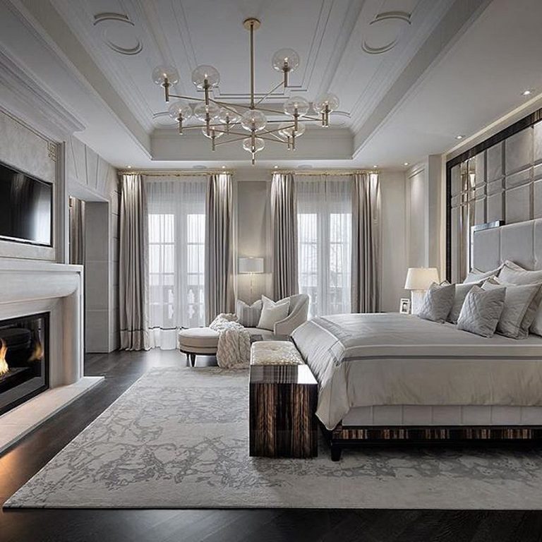 Интерьер спальни с белой кроватью и коричневой мебелью