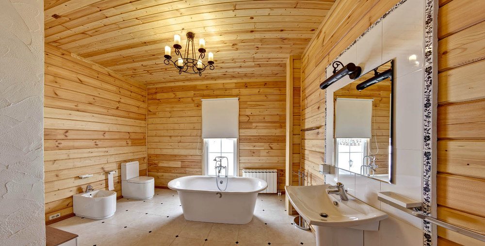 Кафельный пол в ванной в деревянном доме