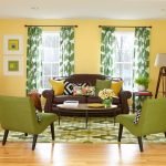 Зеленые кресла в гостиной