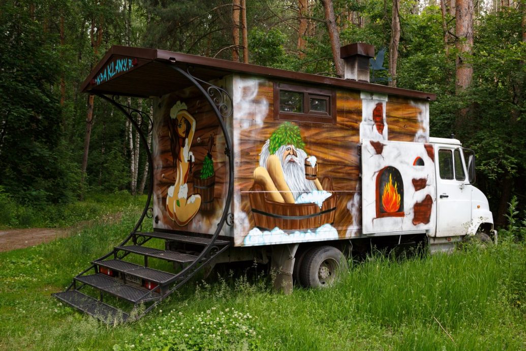 Баня на колесах (60 фото): передвижные и мобильные сауны