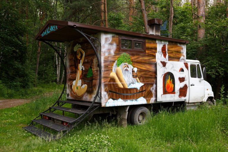 Баня на колесах (60 фото): передвижные и мобильные сауны