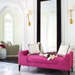 Ярко-розовый диван