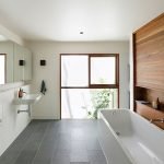 dizajn vannoj pod derevo 12 150x150 - Дизайн ванной комнаты под дерево: +70 фото