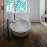 dizajn vannoj pod derevo 20 150x150 - Дизайн ванной комнаты под дерево: +70 фото