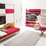 Красно-белая мебель в детской