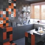 Оранжевый и черный в дизайне небольшой кухни