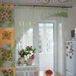 Салатовые шторы на кухне с балконом