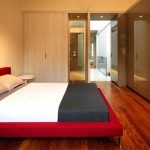 Красный цвет в дизайне спальни