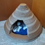 Домик из гофробумаги для кошки