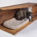 Самодельный домик для кошки из дерева