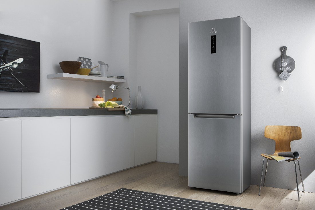 Серый холодильник