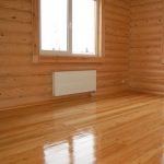 Залакированный деревянный пол