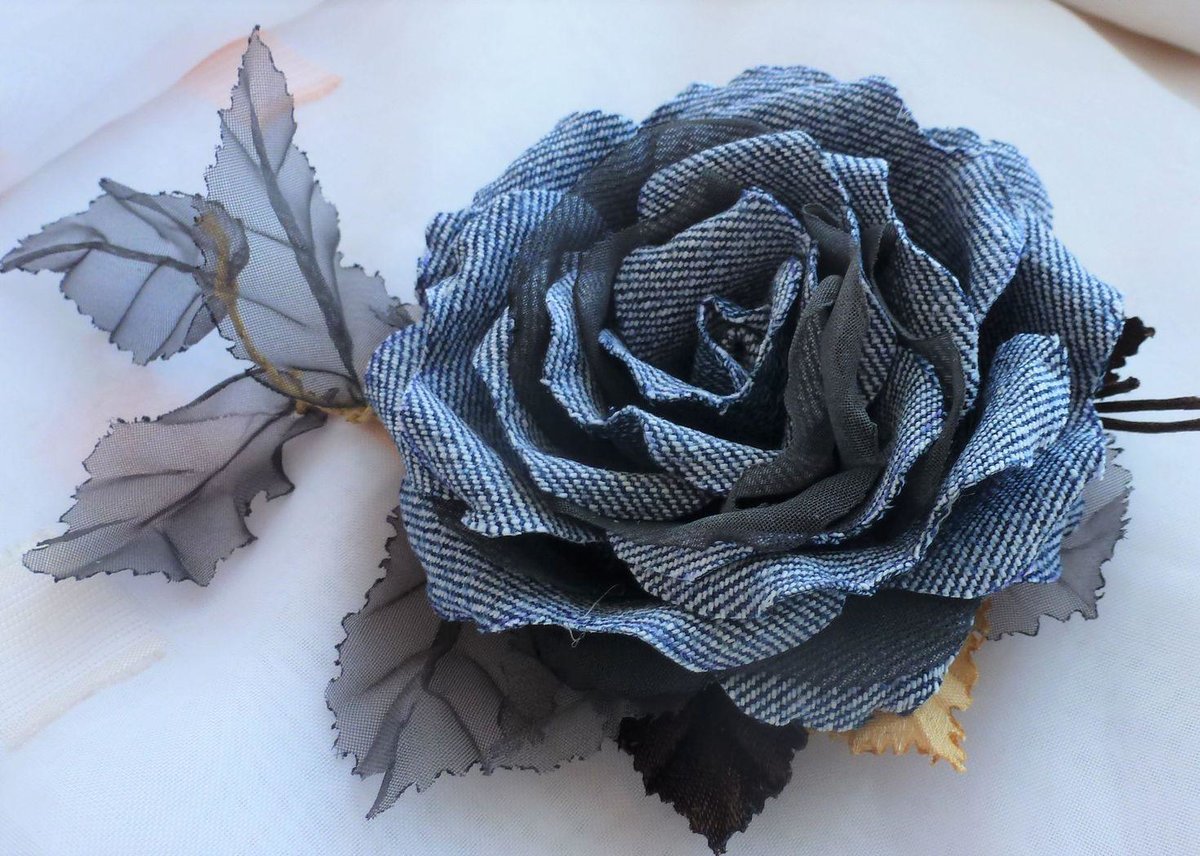 100 красивых идей: цветы из ткани своими руками с фото