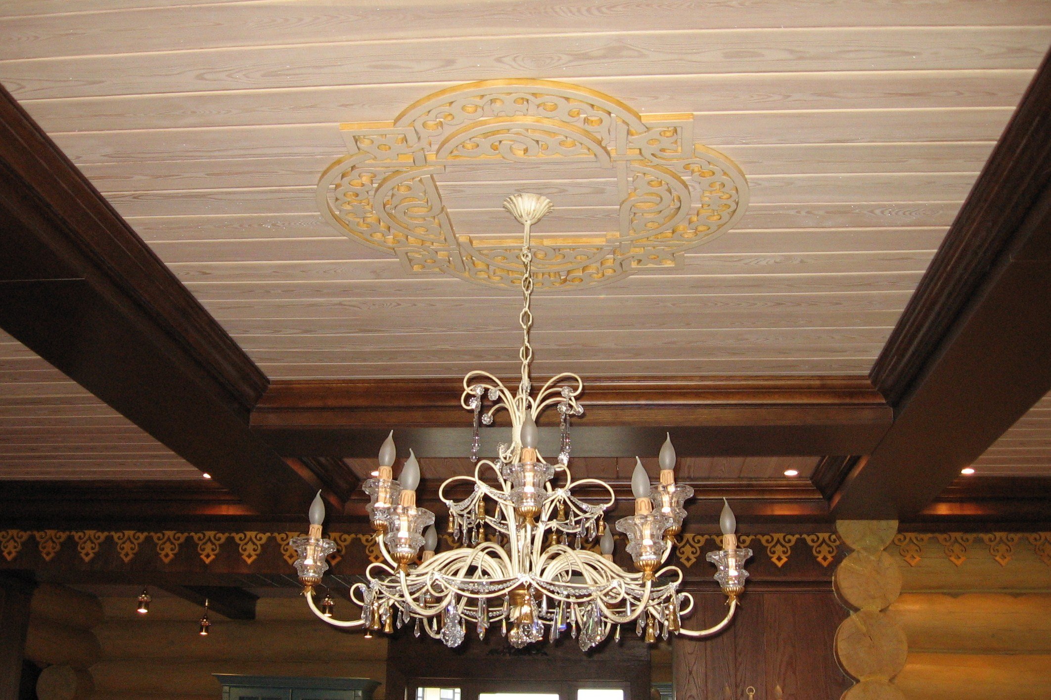 Методы декора балок на потолке