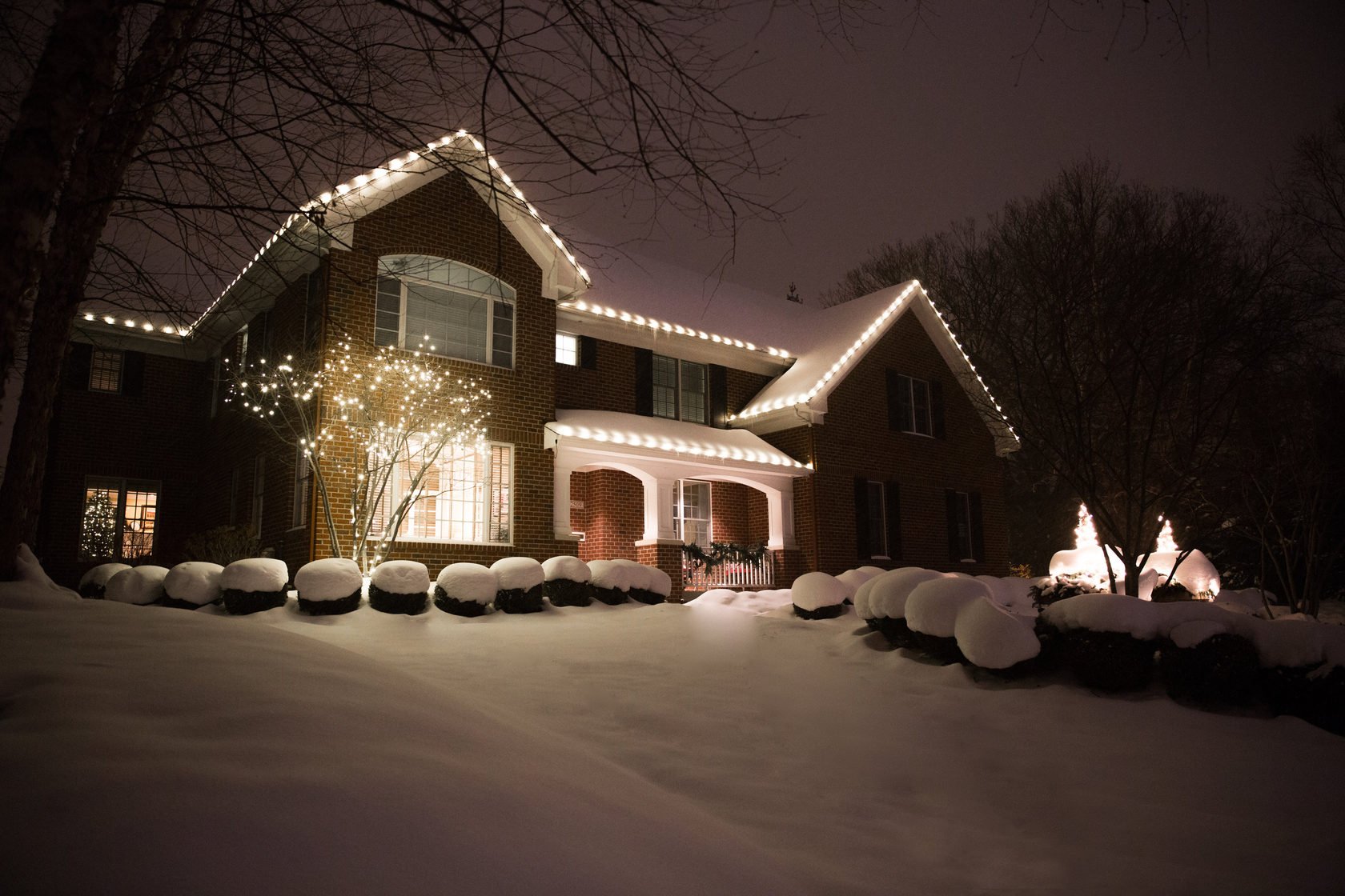 Освещение дома зимой