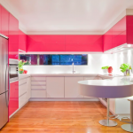 Яркая розовая кухня