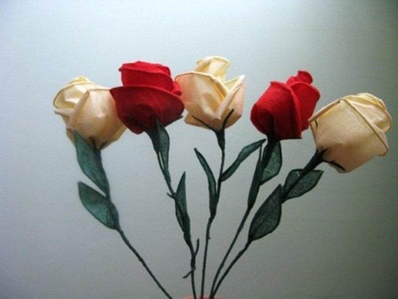 Розы из салфеток