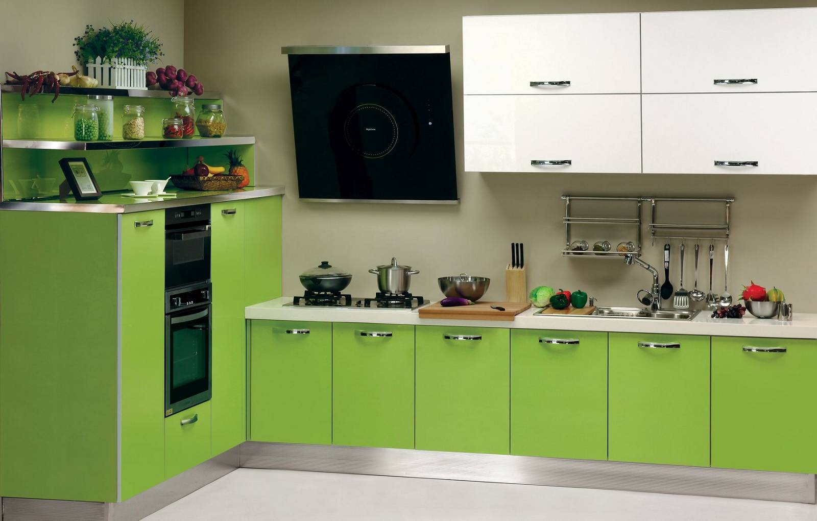 Спокойная атмосфера - одно из преимуществ кухни в зеленом цвете