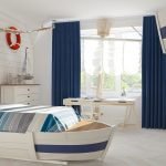 Спальня с кроватью в форме лодки