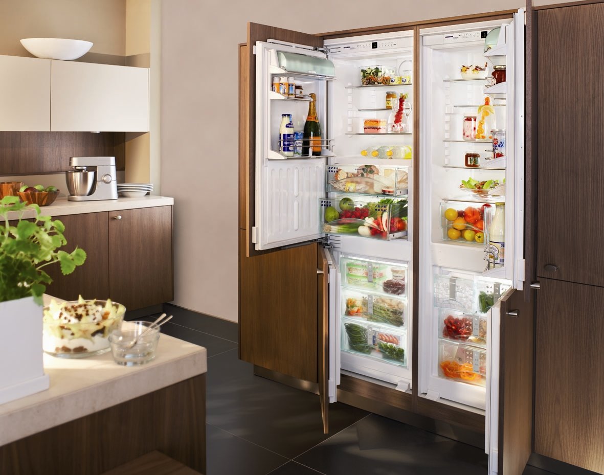 Встраиваемые холодильники с фасадом на кухне