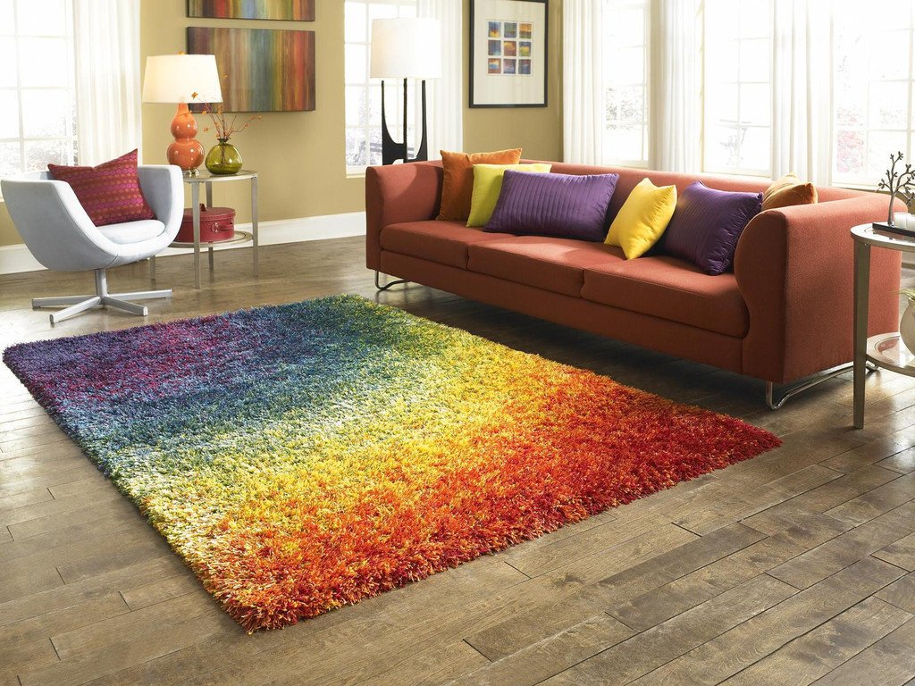 Помещение с ковром на полу