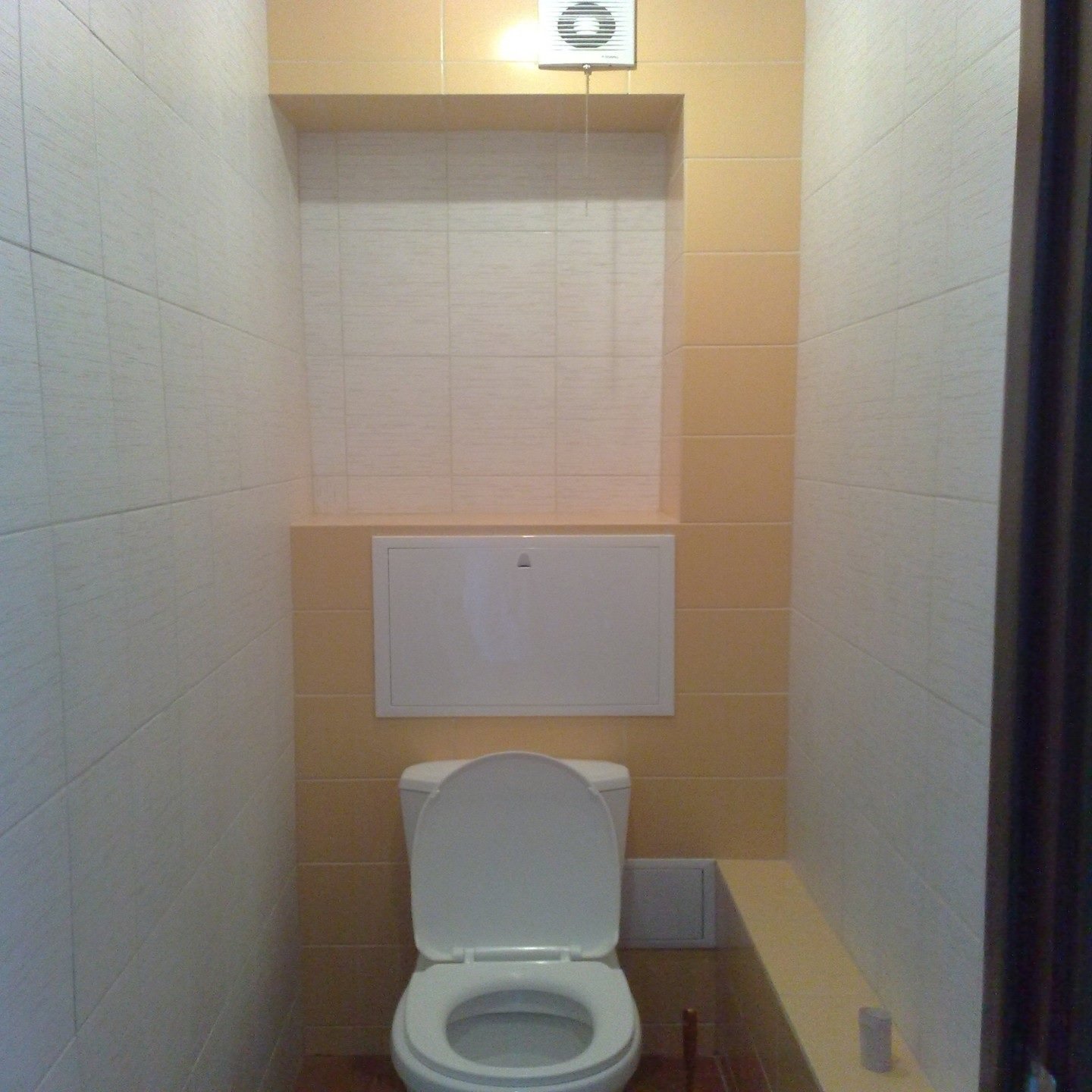 kak zakryt truby v tualete 40 - Как закрыть трубы в туалете: варианты дизайна