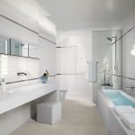Светлая ванная комната