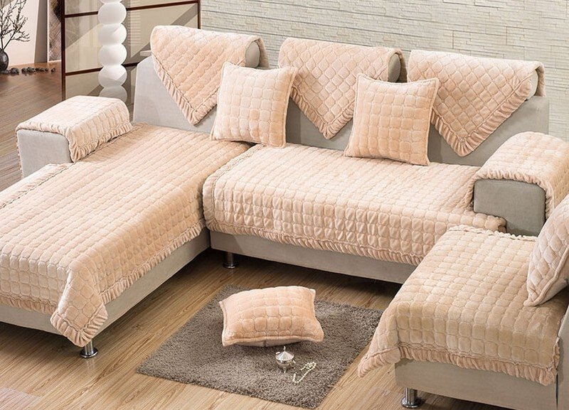 Какую ткань выбрать для пошива диванного покрывала?