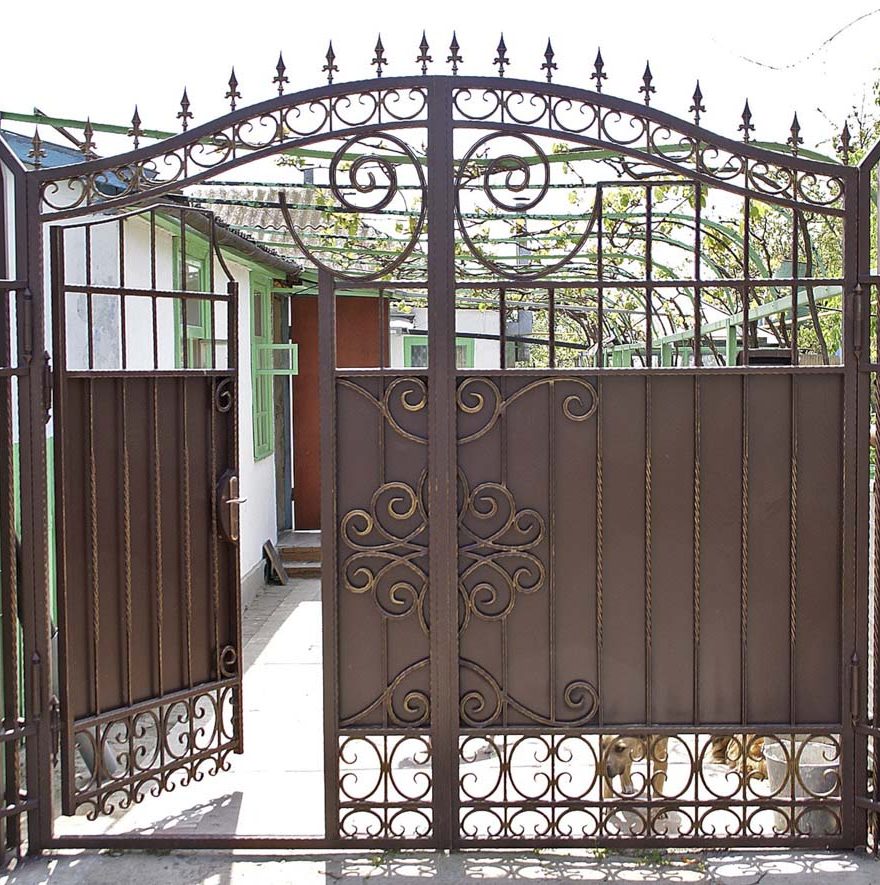 Ворота с калиткой для частного дома +100 фото вариантов и идей